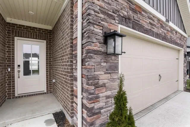 $365,900 | 3091 Dowgate Drive, Newburgh, IN 47630