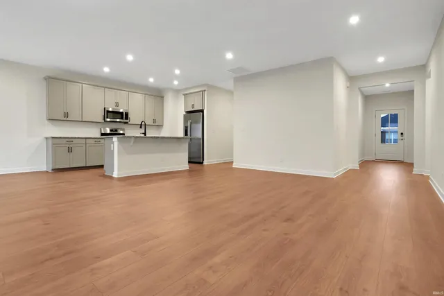 $365,900 | 3091 Dowgate Drive, Newburgh, IN 47630