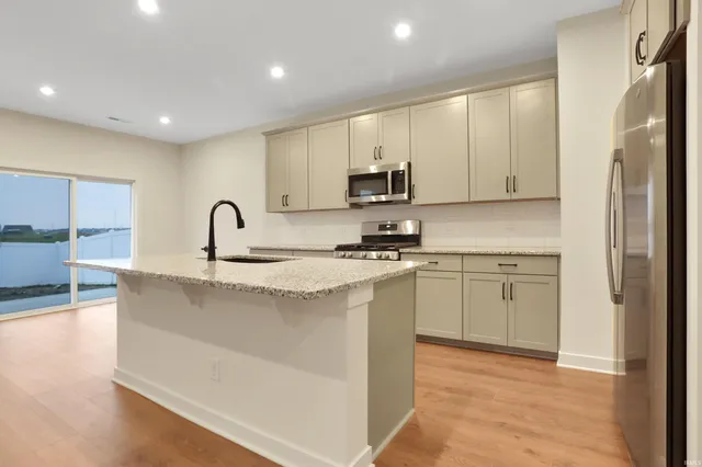 $365,900 | 3091 Dowgate Drive, Newburgh, IN 47630