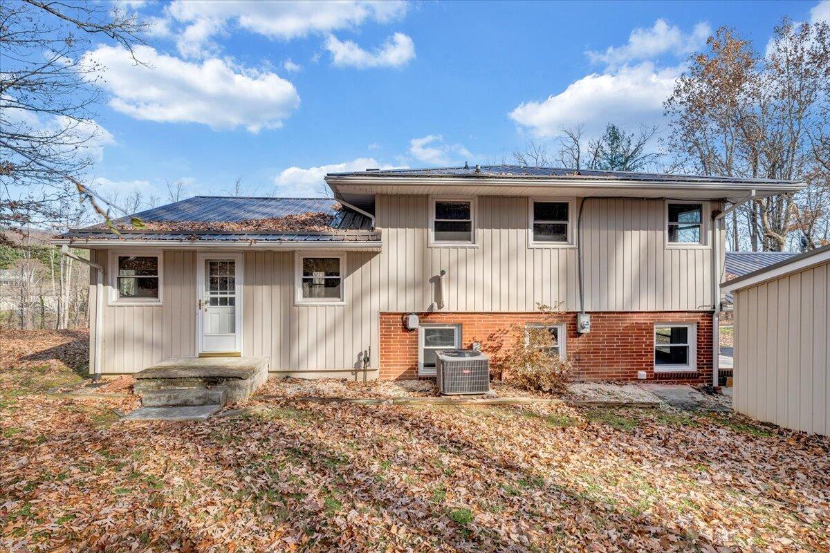 4151 Givens Road Salem, VA 24153 - Photo 33 of 45 a front view of a house with a yard