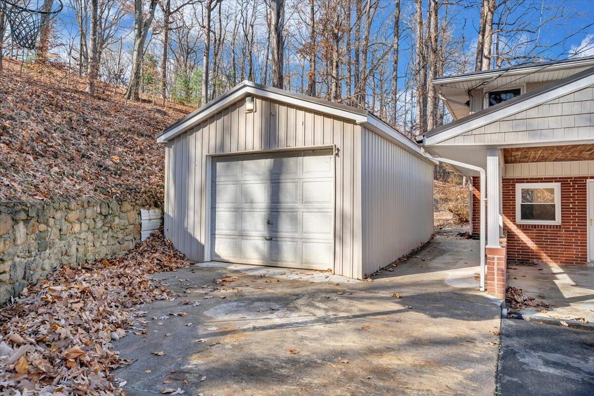 4151 Givens Road Salem, VA 24153 - Photo 35 of 45 a view of a house with a wooden fence