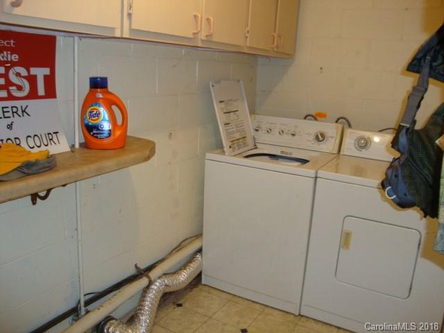 249 Nottingham Road, Unit 10 Maggie Valley, NC 28751 - Photo 24 of 24 a utility room with dryer and washer