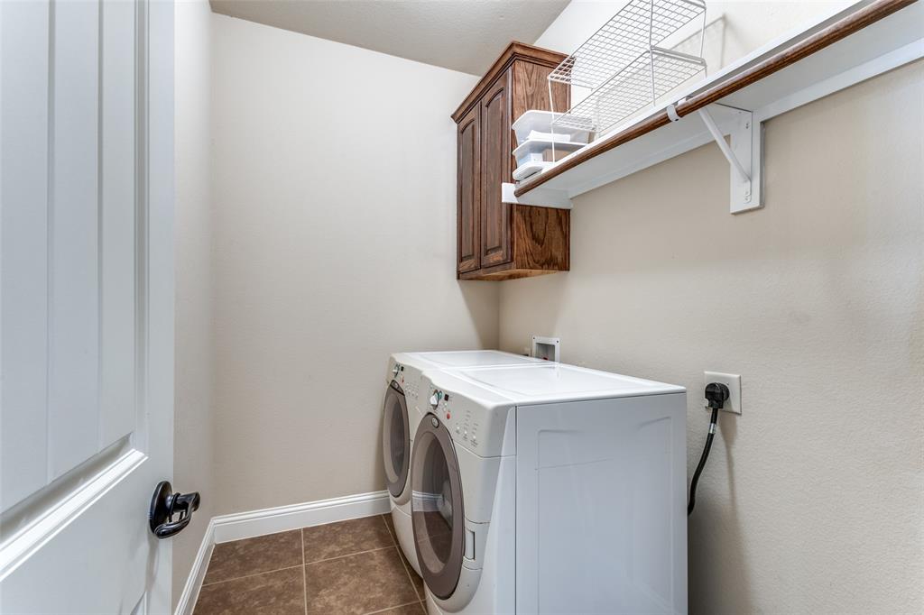 817 Deer Ridge Trail McKinney, TX 75072 - Photo 19 of 35 Large laundry room room for additional refrig or workspace