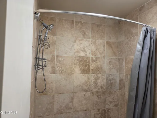 $1,800 | 669 Pawling Avenue, Unit 2, Troy, NY 12180