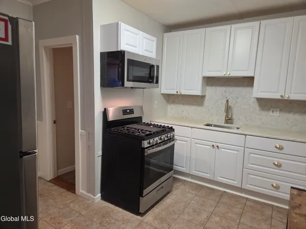 $1,750 | 669 Pawling Avenue, Unit 2, Troy, NY 12180