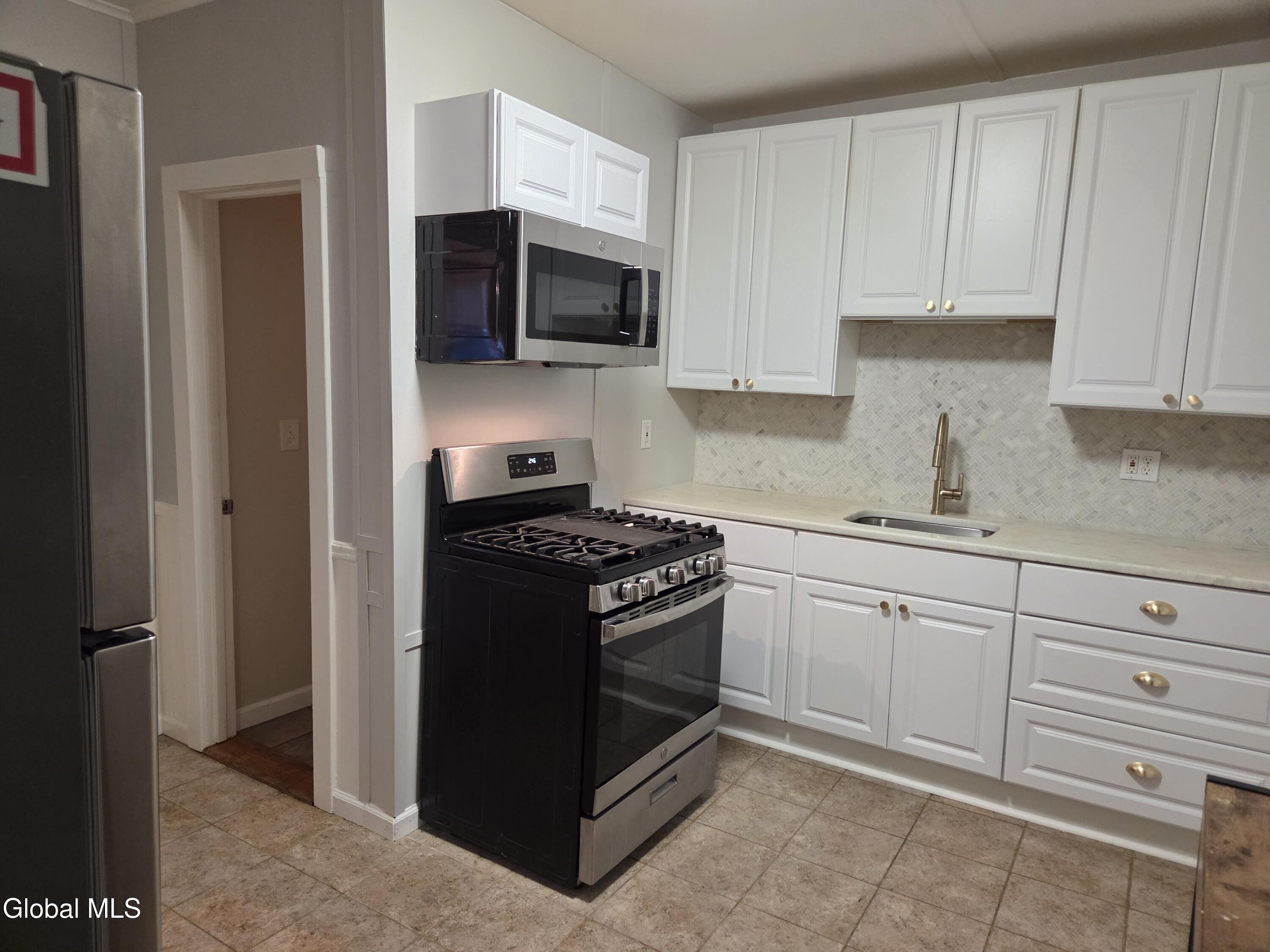 669 Pawling Avenue, Unit 2 Troy, NY 12180 - Photo 16 of 18 5731