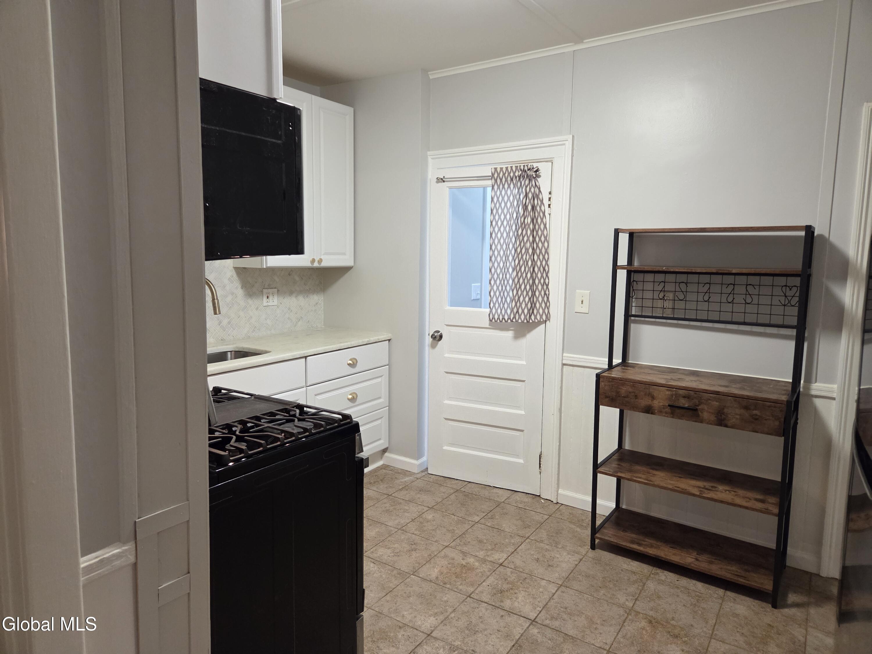 669 Pawling Avenue, Unit 2 Troy, NY 12180 - Photo 17 of 18 5732