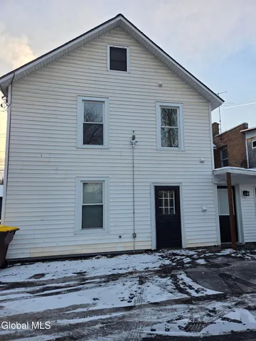 $1,800 | 669 Pawling Avenue, Unit 2, Troy, NY 12180