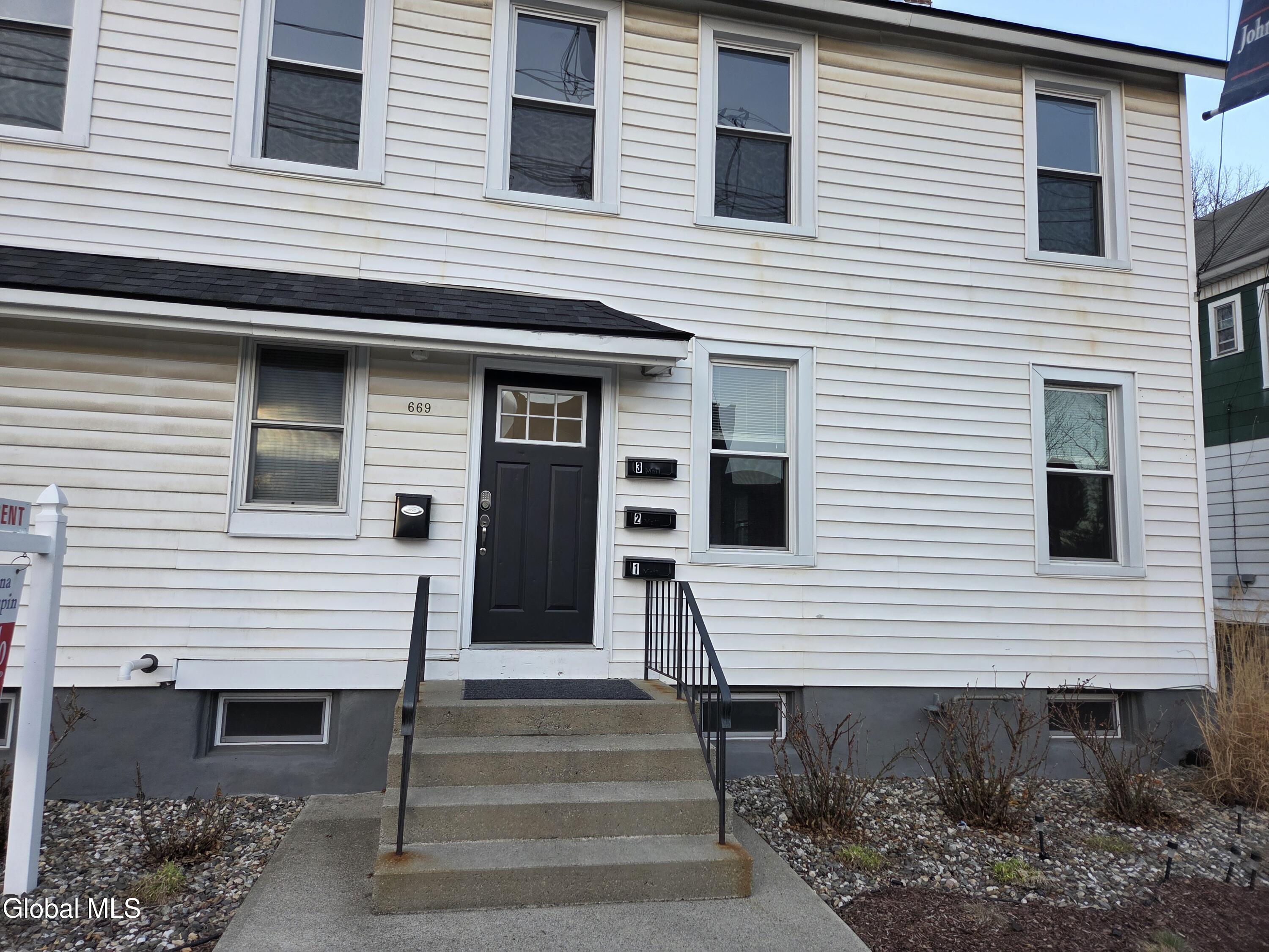 669 Pawling Avenue, Unit 2 Troy, NY 12180 - Photo 2 of 18 5733