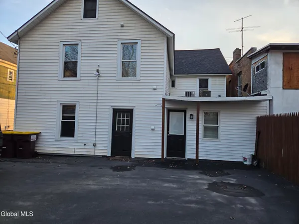 $1,750 | 669 Pawling Avenue, Unit 2, Troy, NY 12180