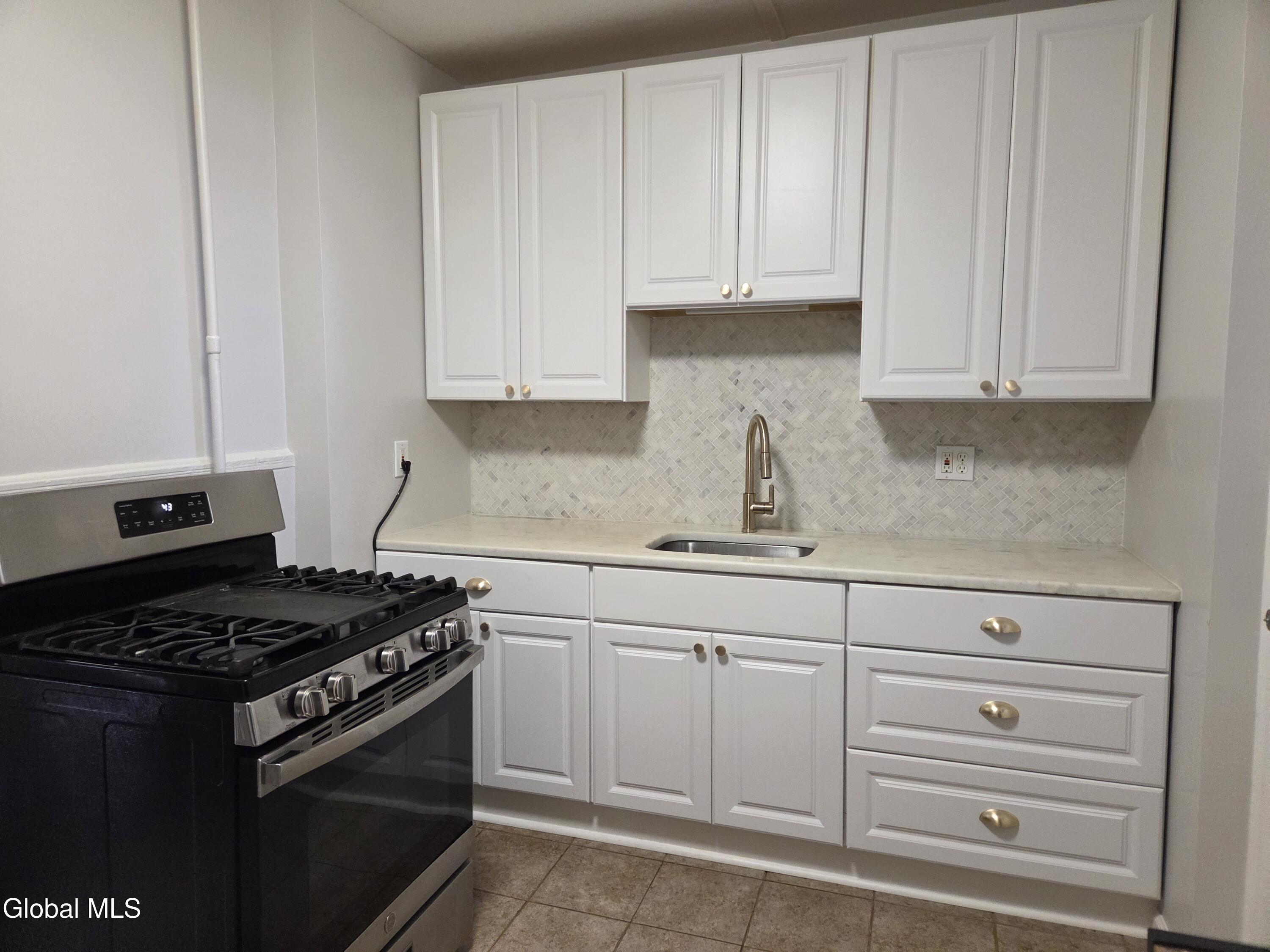 669 Pawling Avenue, Unit 2 Troy, NY 12180 - Photo 4 of 12 4119