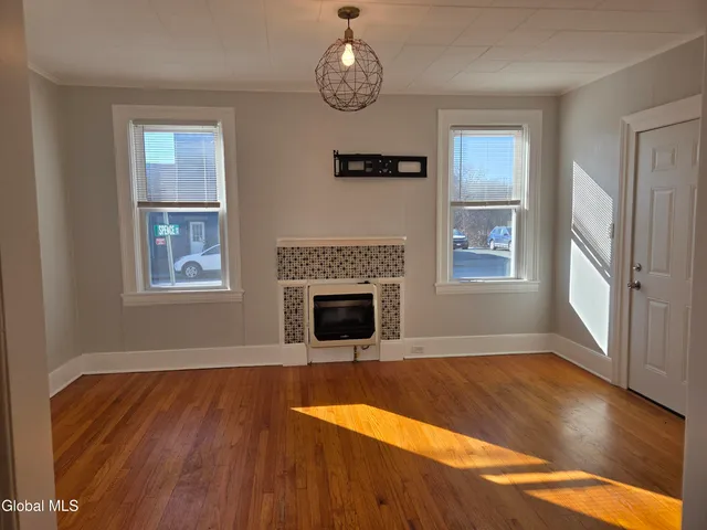 $1,800 | 669 Pawling Avenue, Unit 2, Troy, NY 12180