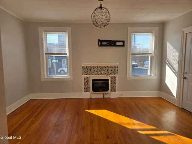 $1,800 | 669 Pawling Avenue, Unit 2, Troy, NY 12180