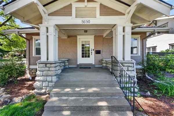 $629,000 | 5850 Brookside Boulevard, Kansas City, MO 64113