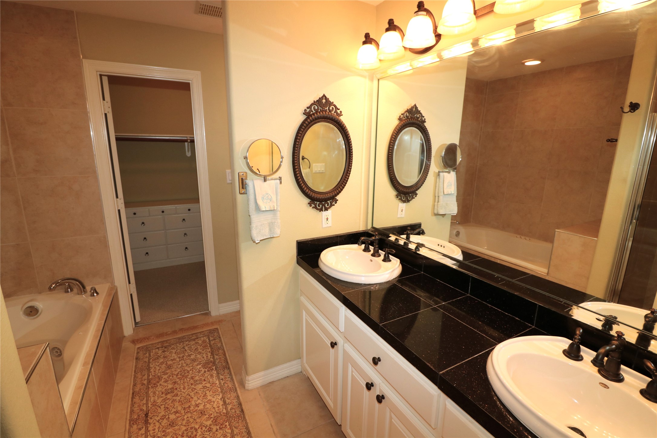 17 Regency Point Conroe, TX 77356 - Photo 18 of 38 Primary Bath w/dbl sinks and walk in closet
