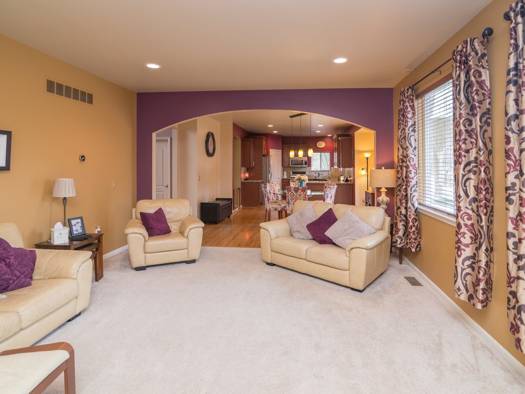131 Spruce Lane Rochester, MI 48307 - Photo 18 of 47 Family Room