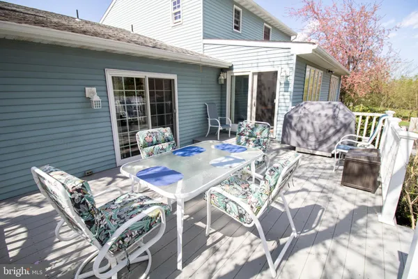 $549,999 | 226 Fawn Meadow Drive, Mount Royal, NJ 08061