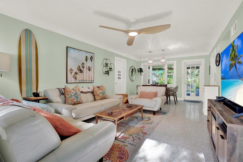 5572 100th Way North St. Petersburg, FL 33708 - Photo 3 of 34