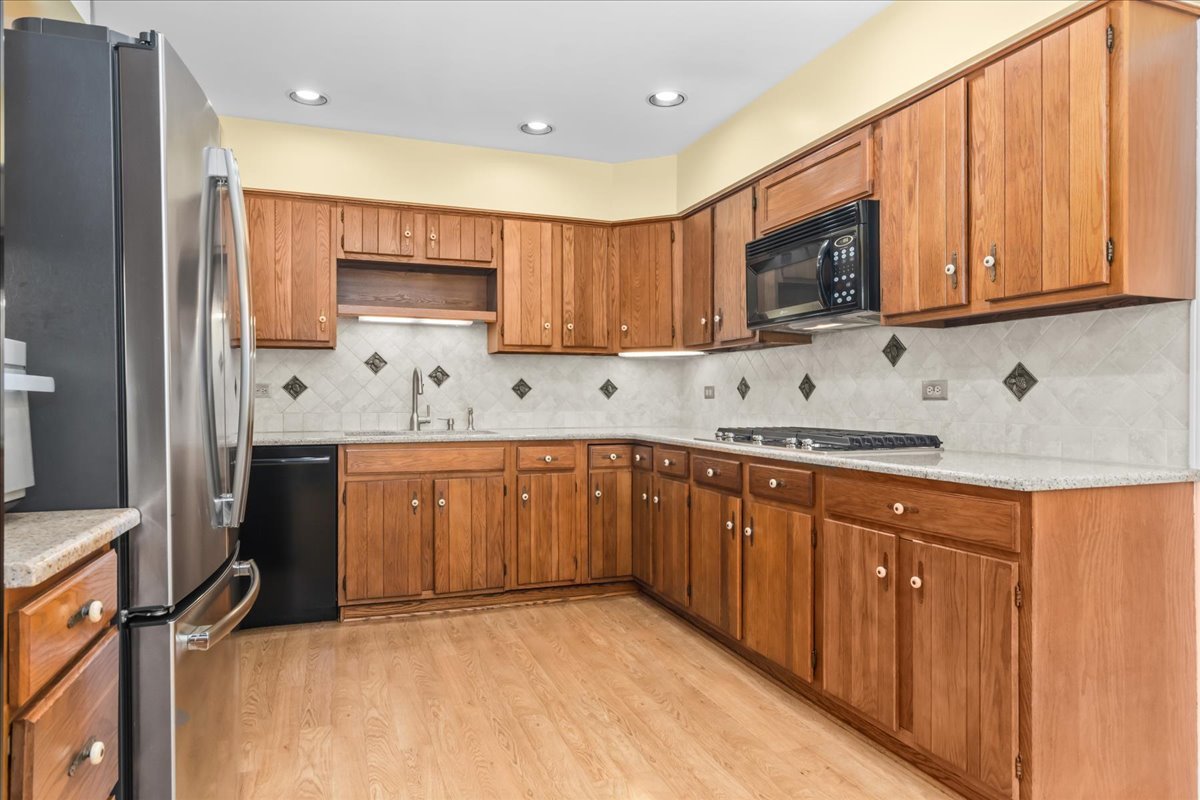 1025 Oxford Road Deerfield, IL 60015 - Photo 5 of 22 Gallery Image 5
