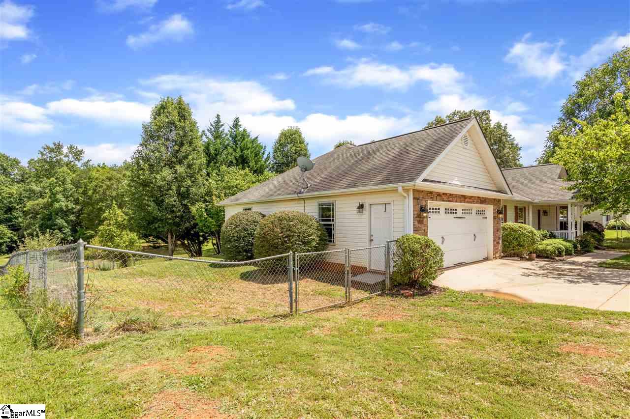 128 Wofford Road Taylors, SC 29687 - Photo 3 of 36 Gallery Image 3