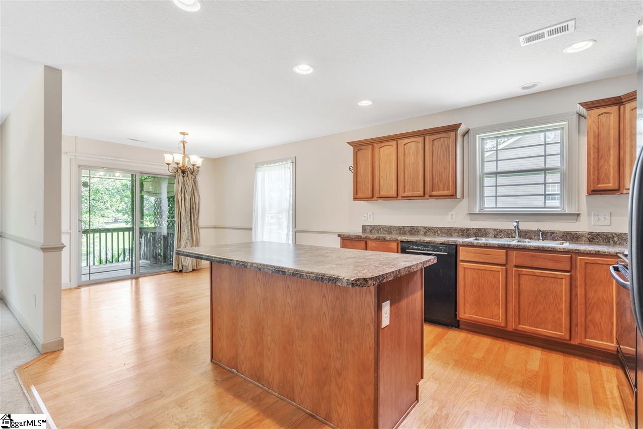 128 Wofford Road Taylors, SC 29687 - Photo 8 of 36 Gallery Image 8