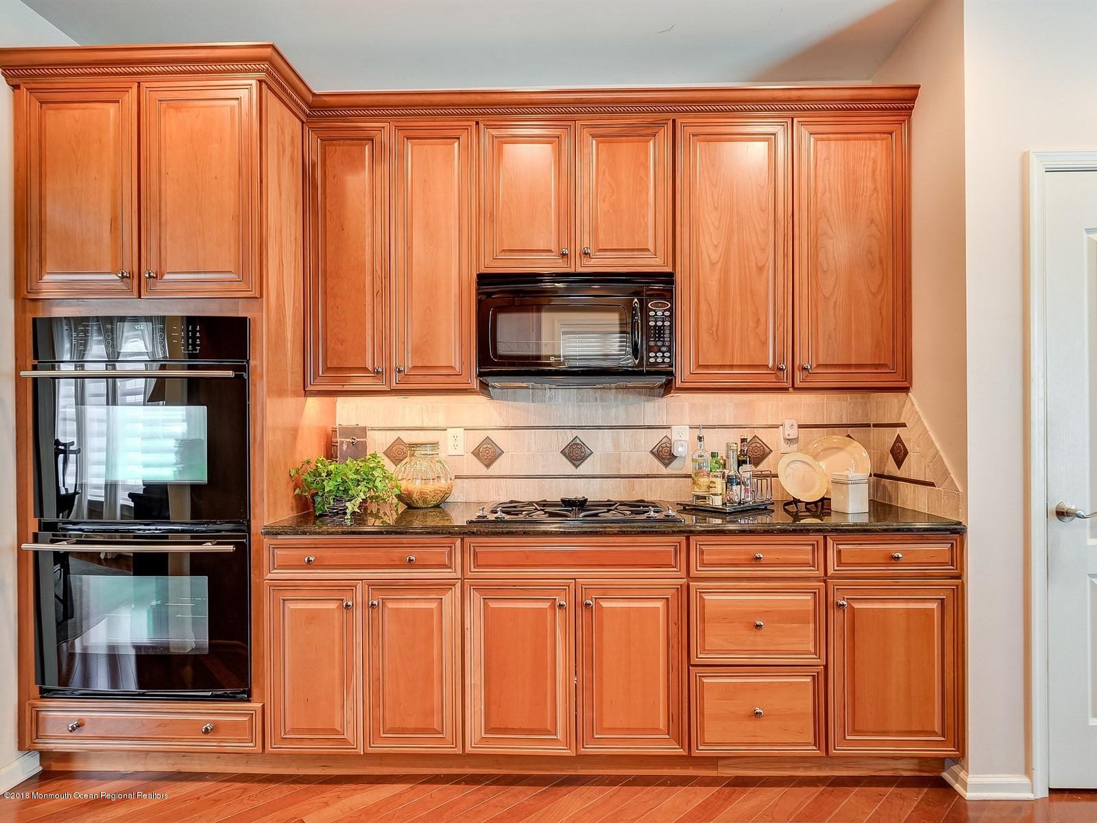 5 Yates Road Manalapan, NJ 07726 - Photo 14 of 34 015_Kitchen
