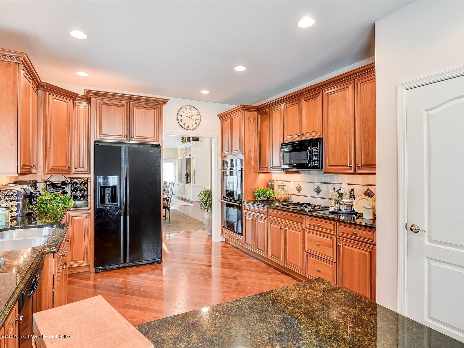 5 Yates Road Manalapan, NJ 07726 - Photo 16 of 34 017_Kitchen