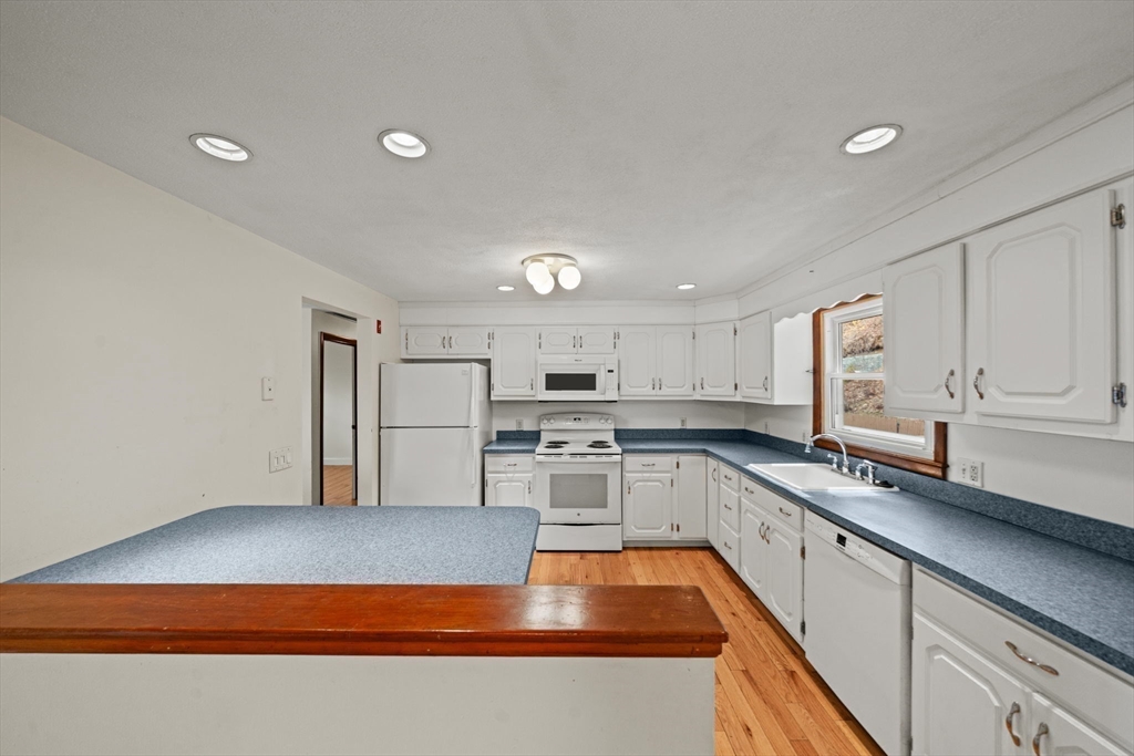 23 Buttaro Road Woburn, MA 01801 - Photo 8 of 28 Gallery Image 8