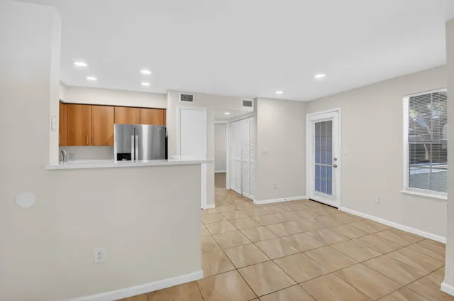 $2,500 | 1050 Crystal Way, Unit G, Delray Beach, FL 33444