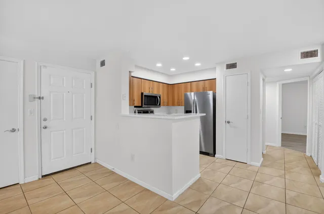 $2,500 | 1050 Crystal Way, Unit G, Delray Beach, FL 33444