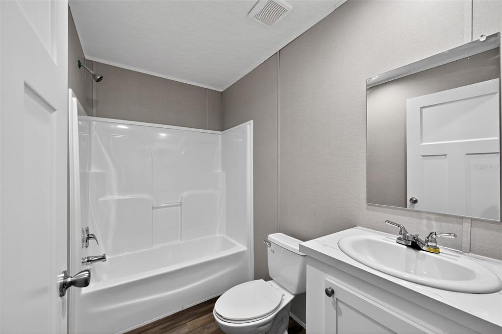 134 Weerts Road San Mateo, FL 32187 - Photo 19 of 32 a bathroom with a sink toilet and shower