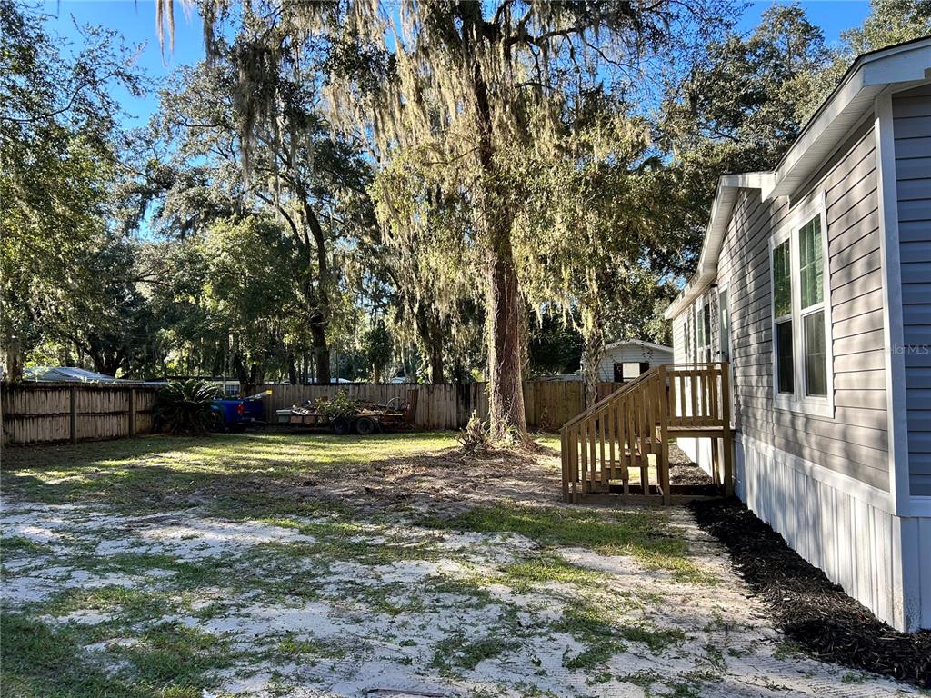 134 Weerts Road San Mateo, FL 32187 - Photo 26 of 32 a view of a yard with wooden fence