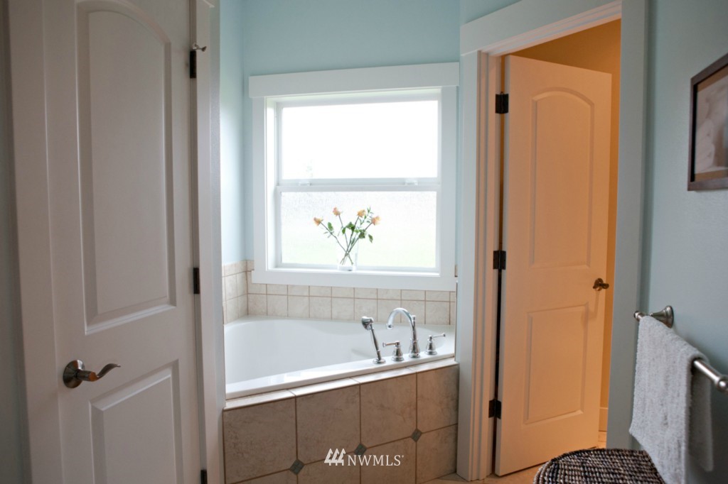 17583 Cook Road Burlington, WA 98233 - Photo 12 of 15 Gallery Image 12