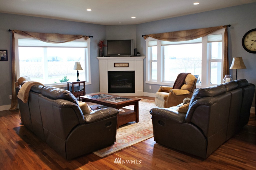 17583 Cook Road Burlington, WA 98233 - Photo 5 of 15 Gallery Image 5