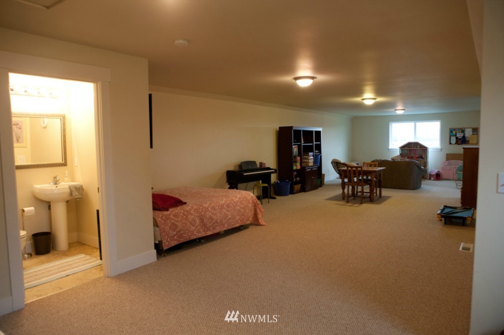 17583 Cook Road Burlington, WA 98233 - Photo 7 of 15 Gallery Image 7