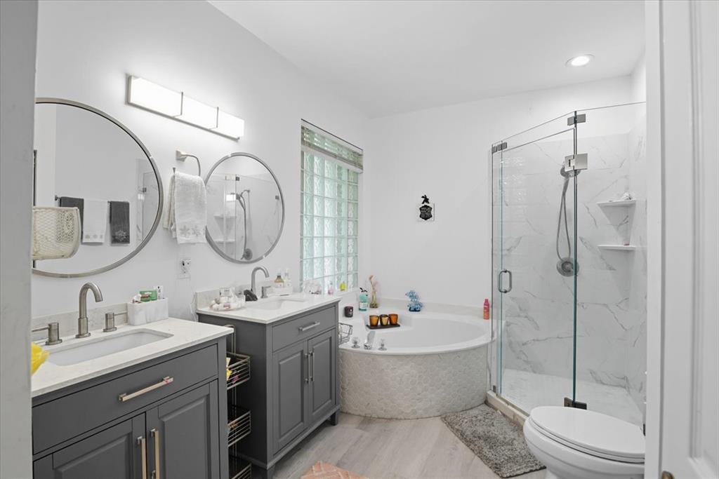 7631 Northwest 87th Terrace Tamarac, FL 33321 - Photo 21 of 23 a bathroom with a double vanity sink mirror double and bathtub