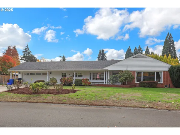 $799,000 | 820 Lariat Drive, Eugene, OR 97401