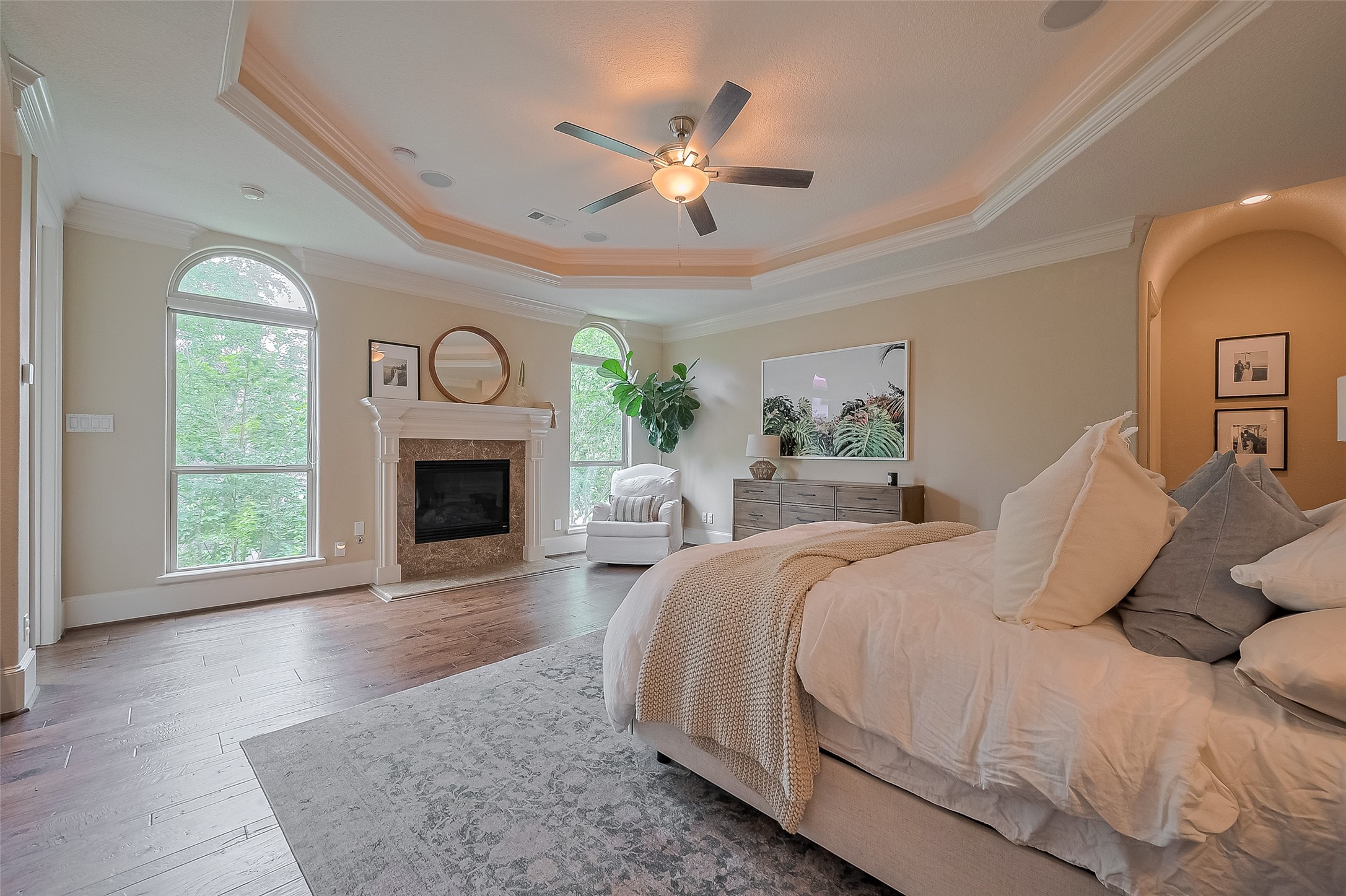 6419 Rodrigo Street Houston, TX 77007 - Photo 29 of 35 Incredibly sized primary bedroom with a cozy fireplace, walk in closet, and great windows.