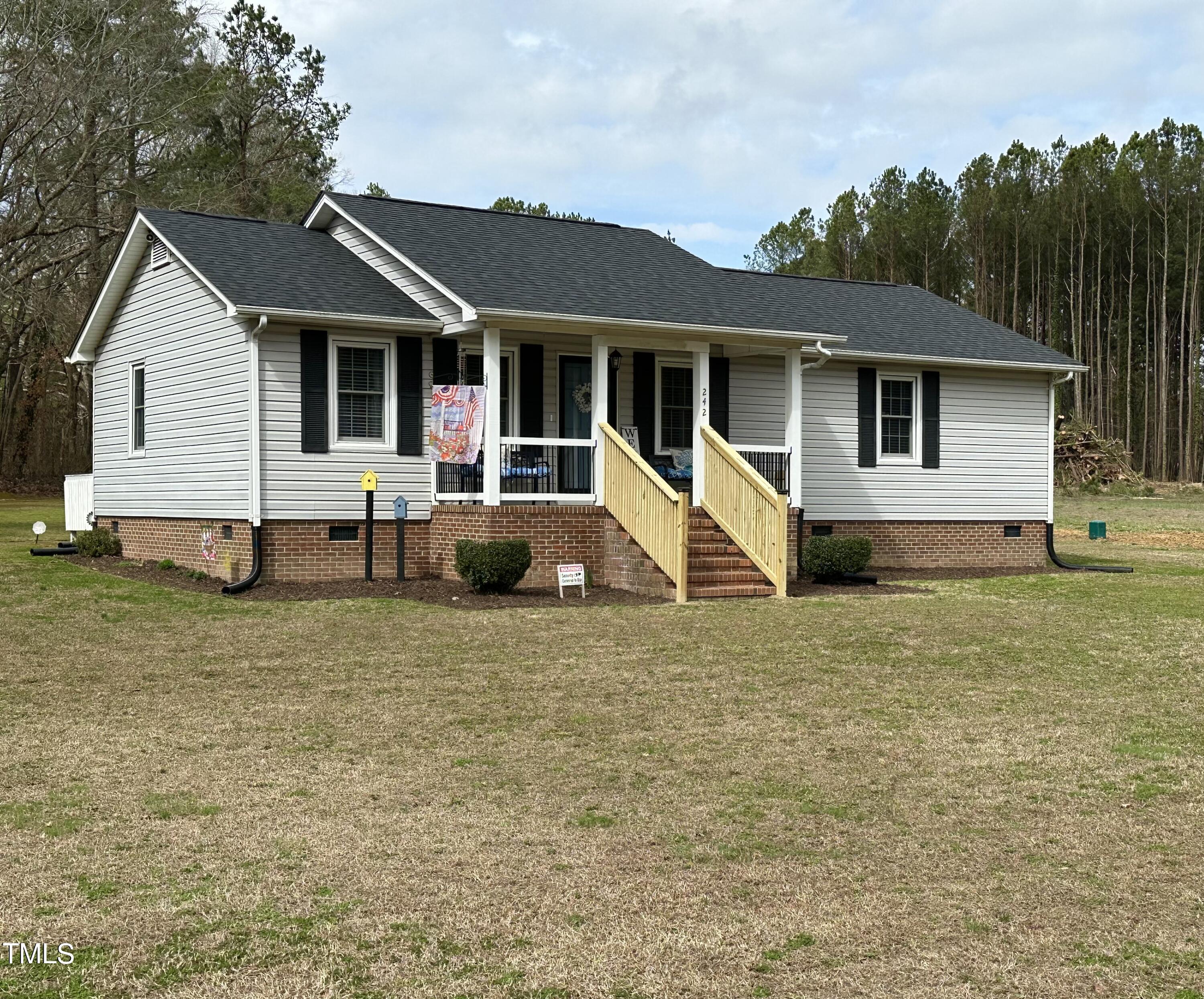 242 Edwards Road Henderson, NC 27537 - Photo 1 of 21 IMG_E1238