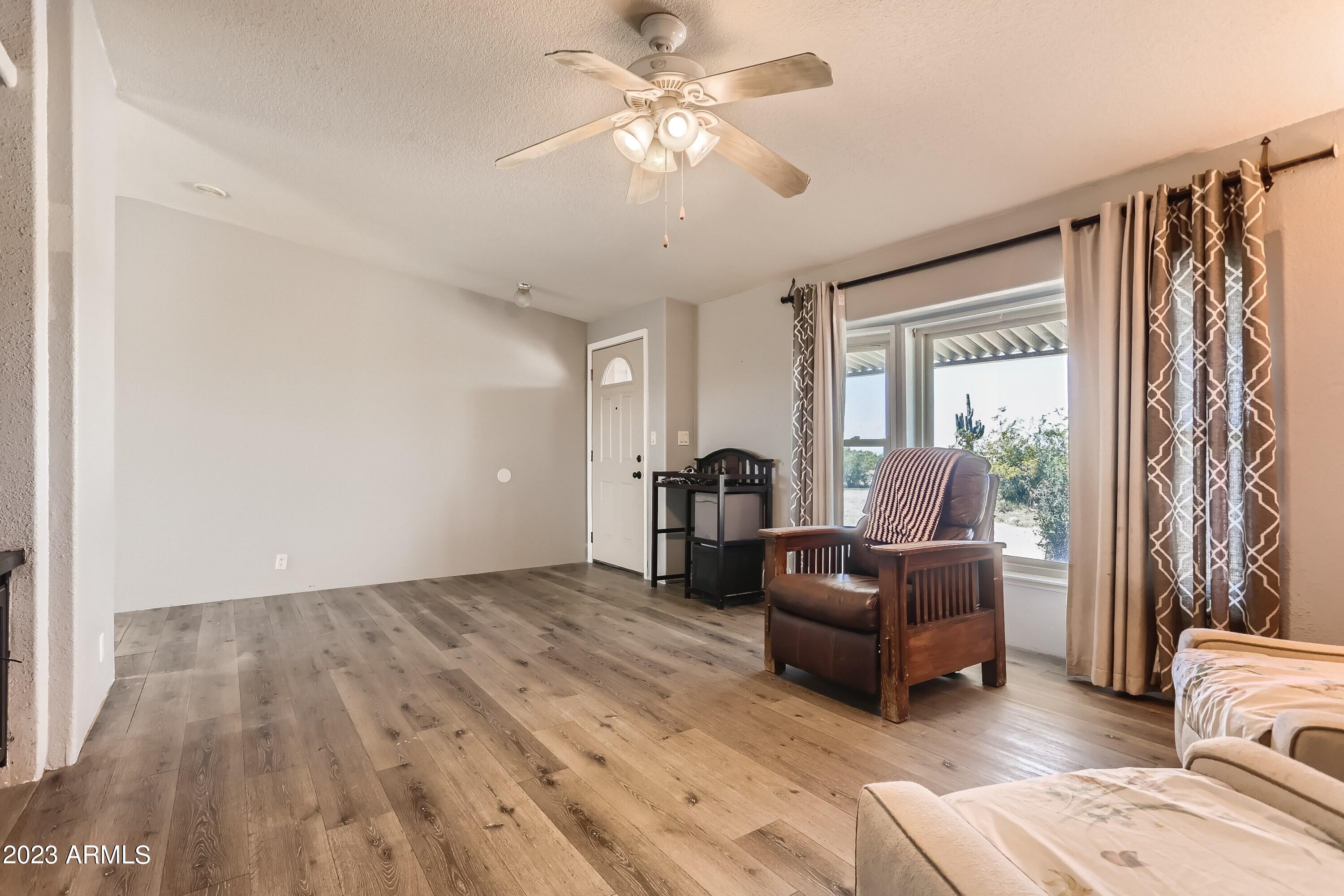 8537 North Hapa Road Florence, AZ 85132 - Photo 3 of 13 03 Living Room