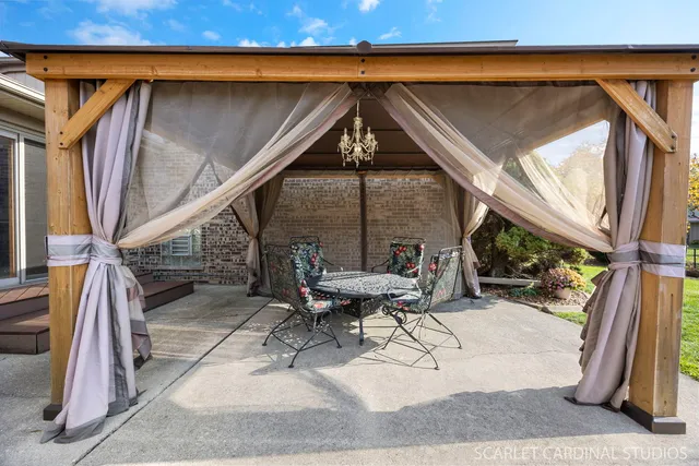 $565,000 | 1819 Holly Avenue, Darien, IL 60561