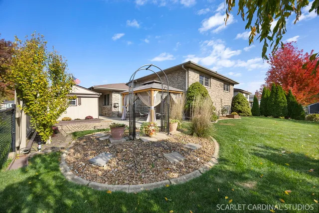 $565,000 | 1819 Holly Avenue, Darien, IL 60561