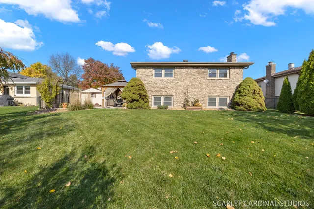 $565,000 | 1819 Holly Avenue, Darien, IL 60561
