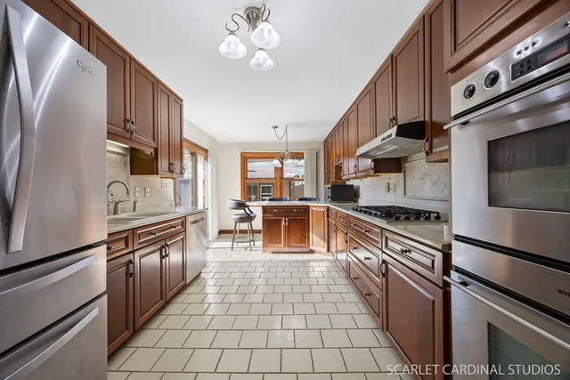 $565,000 | 1819 Holly Avenue, Darien, IL 60561