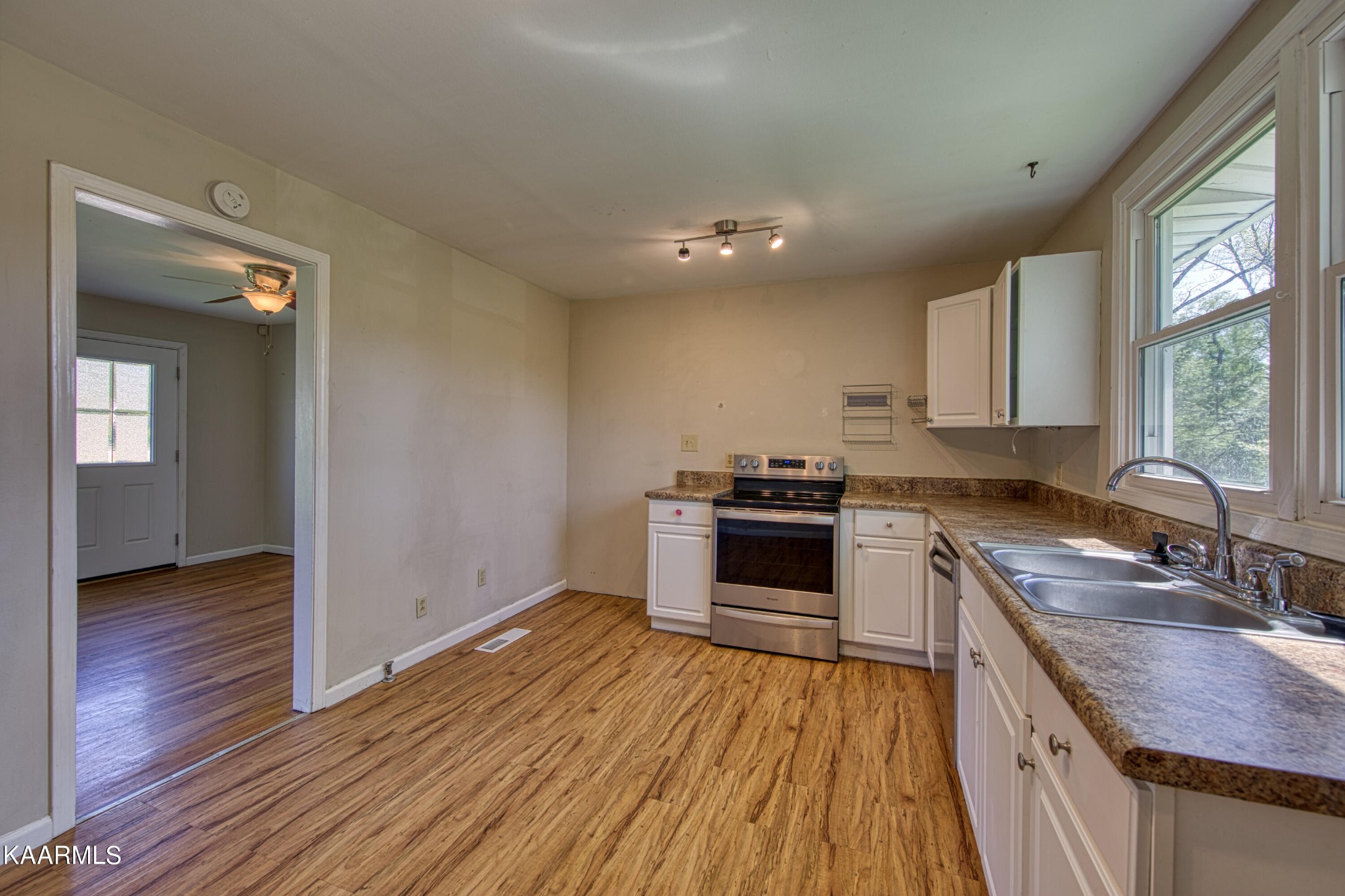 3015 Sanderson Road Knoxville, TN 37921 - Photo 4 of 20 Gallery Image 4