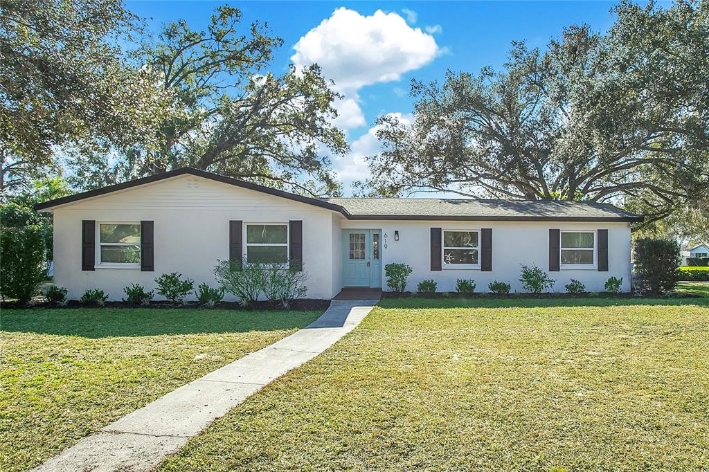a view of a house with a yard