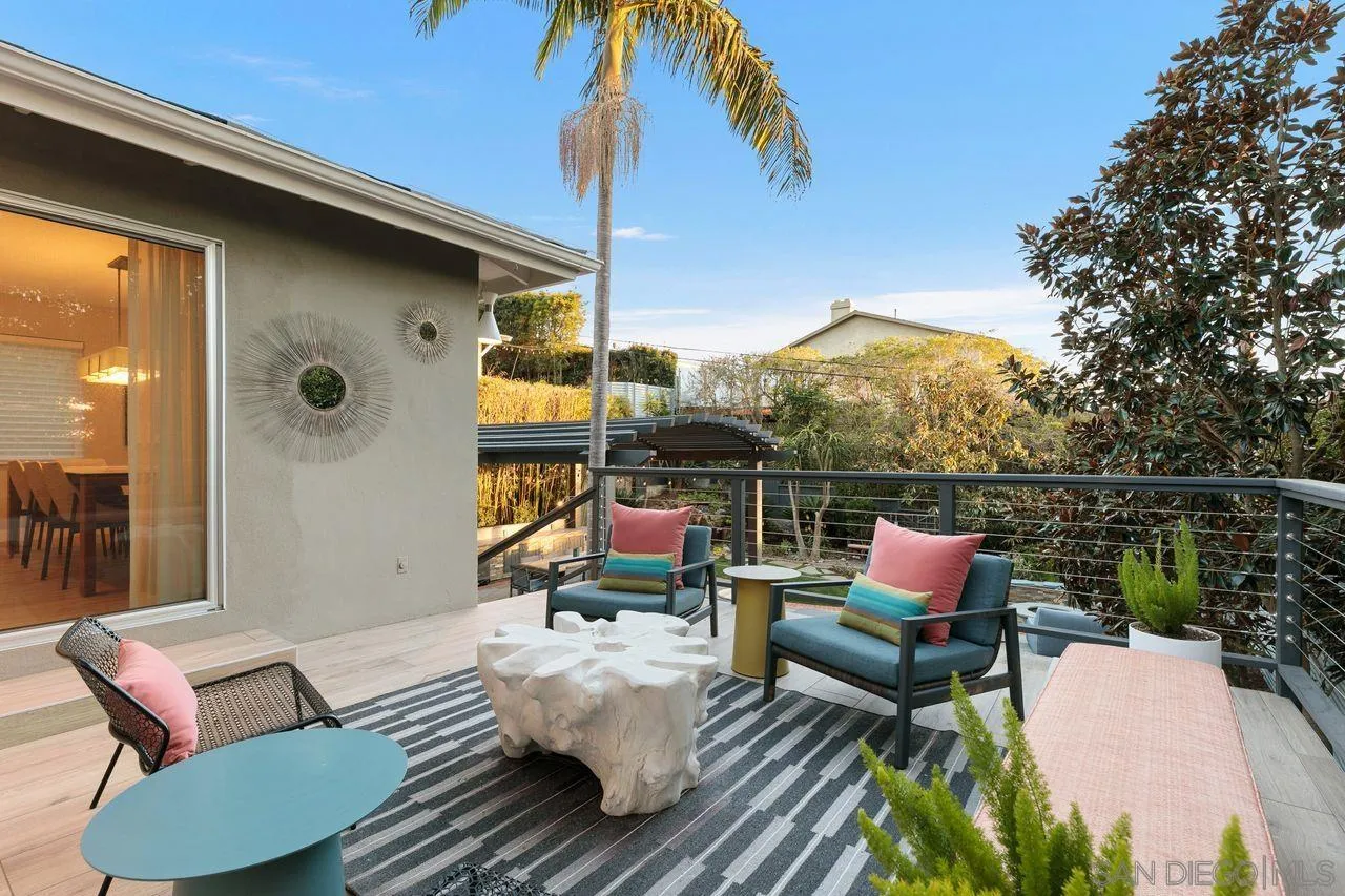 751 Hoska Drive Del Mar, CA 92014 - Photo 23 of 43 a outdoor living space with furniture