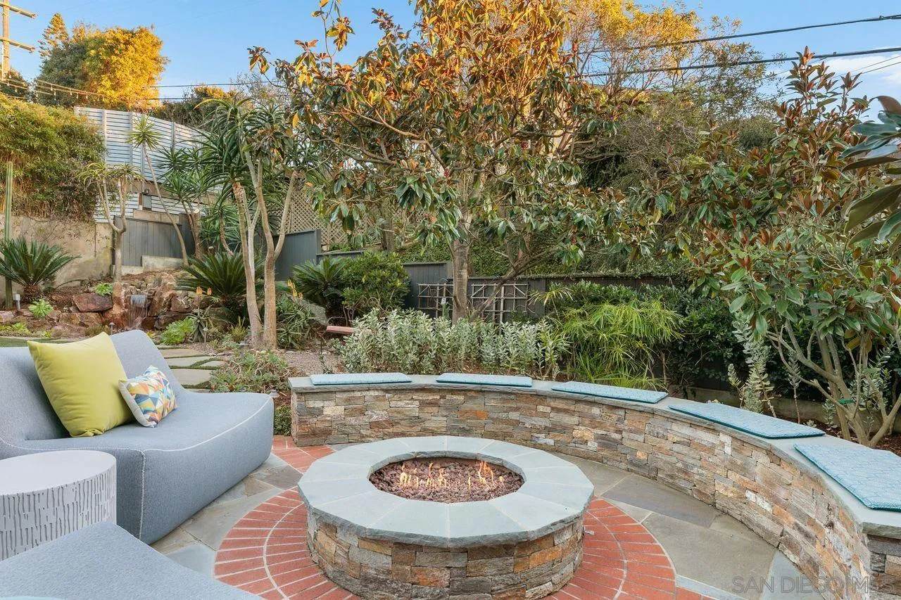 751 Hoska Drive Del Mar, CA 92014 - Photo 31 of 43 a view of a couches in a patio