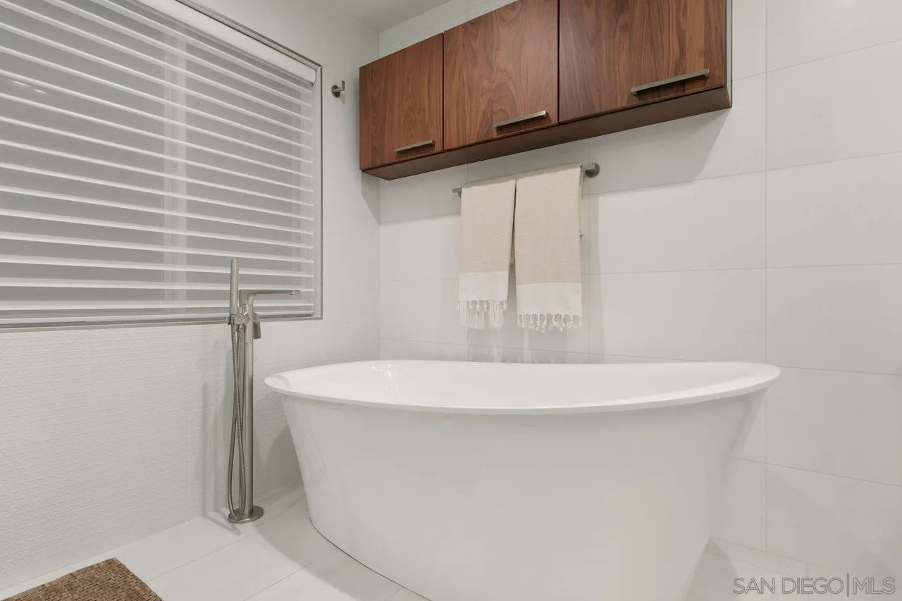 751 Hoska Drive Del Mar, CA 92014 - Photo 35 of 43 a close view of sink