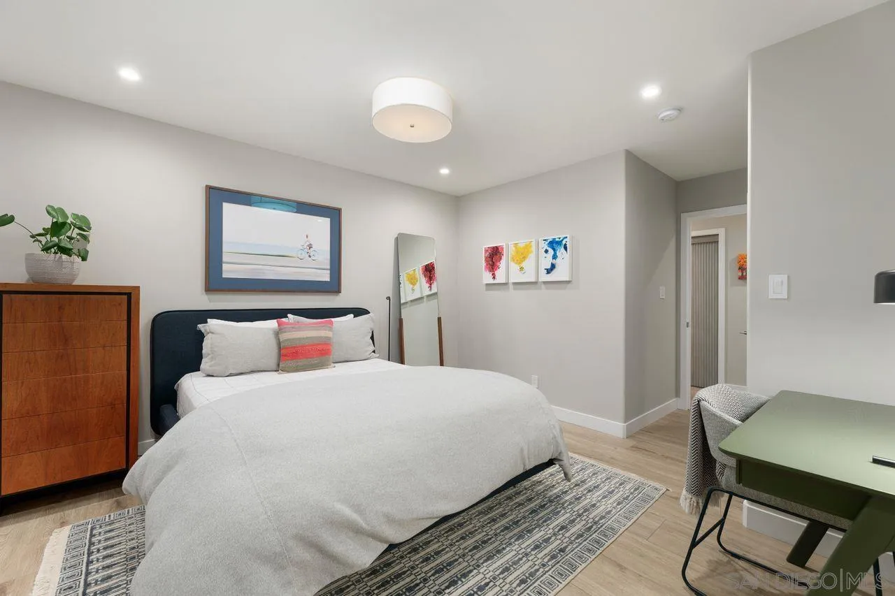 751 Hoska Drive Del Mar, CA 92014 - Photo 41 of 43 a bedroom with a bed and a table in it